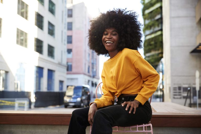 Permanente Afro: O que é, quais os tipos, quais produtos usados e cuidados após o procedimento.