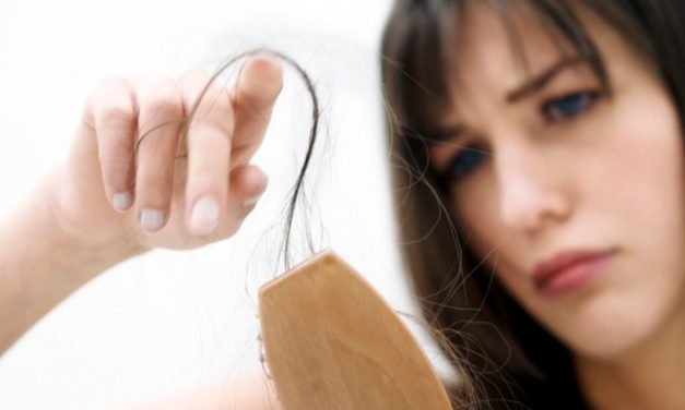 O que faz cair o cabelo feminino